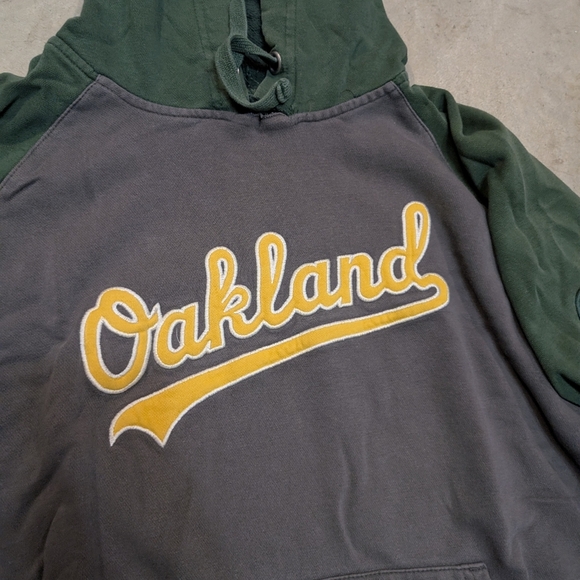 Oakland Athletics Majestic Hoodie Mens L Flaws Patches MLB - Picture 2 of 10